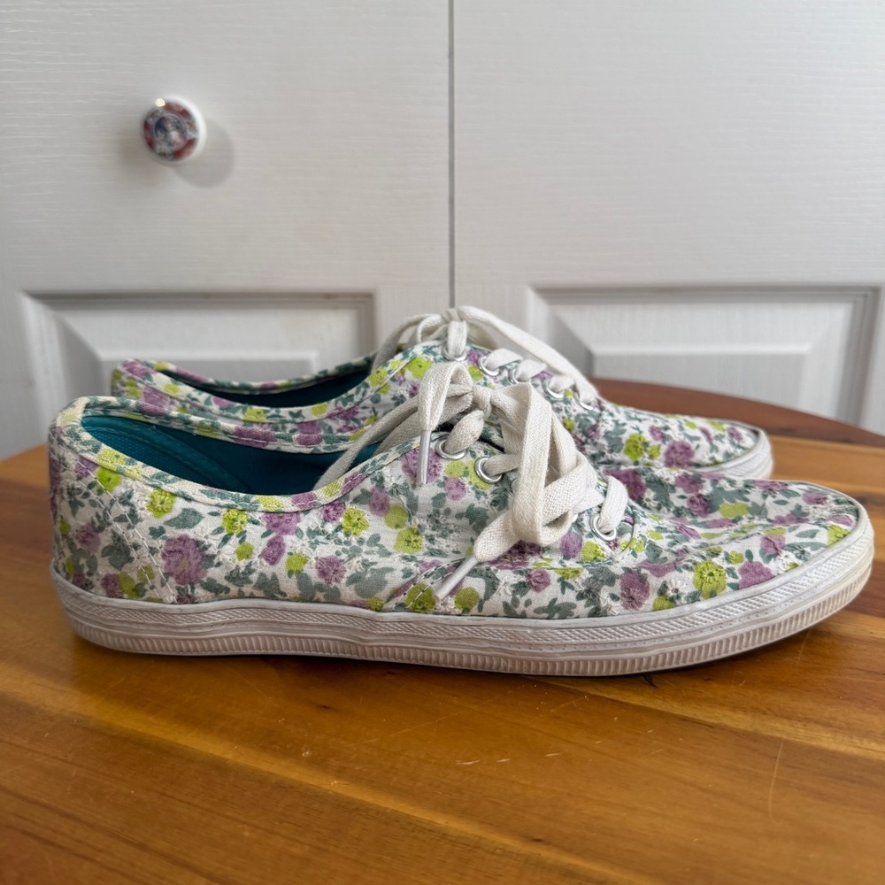 City Sneaks multicolor floral lace up sneakers size‎ 6